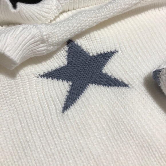 NEW⭐️HOST PICK🎉⭐️CALVIN KLEIN JEANS SWEATER - Picture 9 of 11